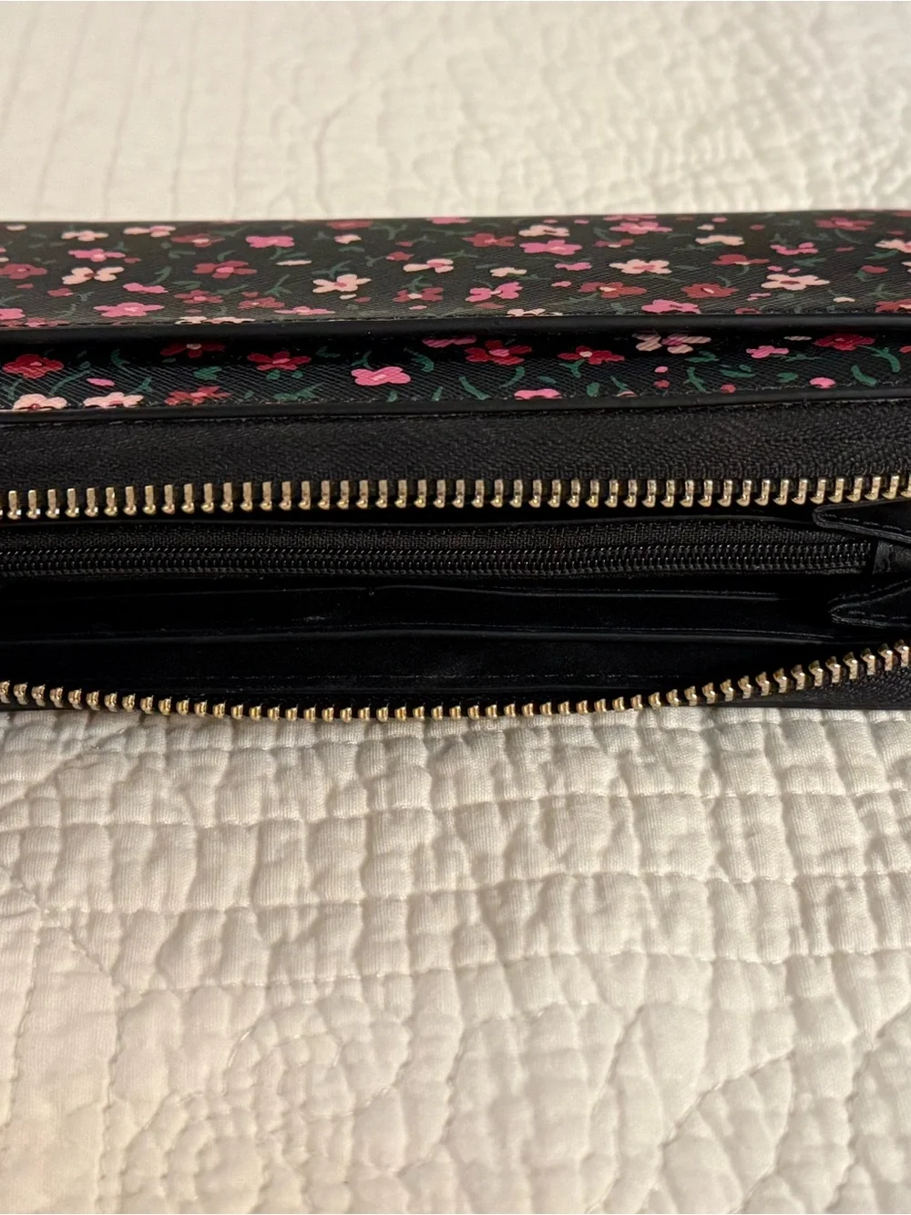 Kate Spade New York Women’s Zip-Around Floral Wallet Black Pink Zipper Logo